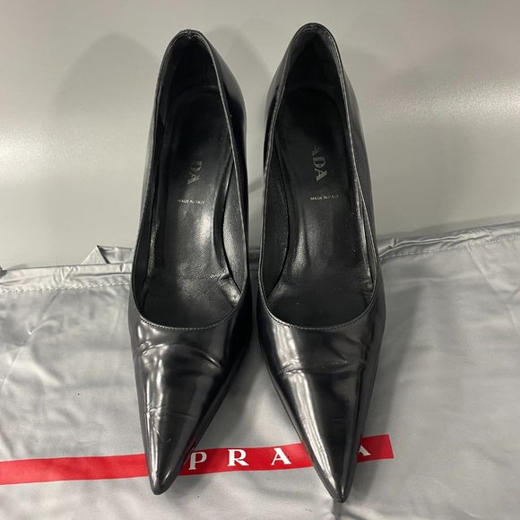 Authentic PRADA Black Patent Leather Pointed Pumps, Size 35.5 - Picture 4 of 16